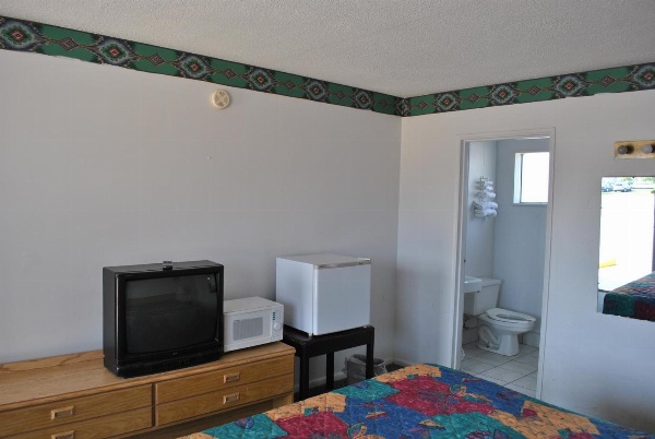Travel Inn Motel Michigan City image 3
